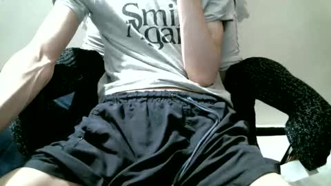 Snapshot of hug_me chatting on 05.29.26 Keanu online show from 05.29.26