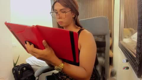 Queen karen grey online show from 12.23.24