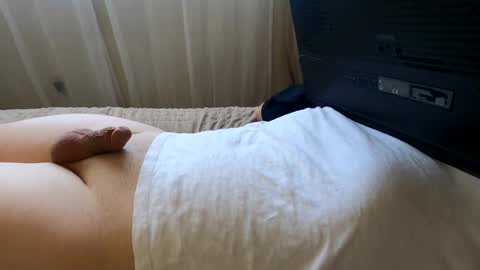 HugeCumshots online show from 10.20.25