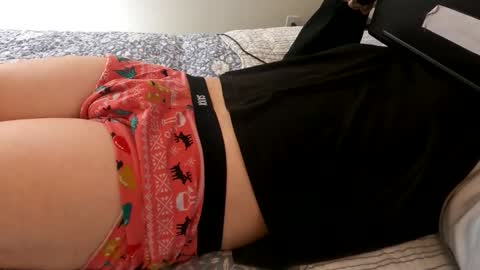 HugeCumshots online show from 04.11.26