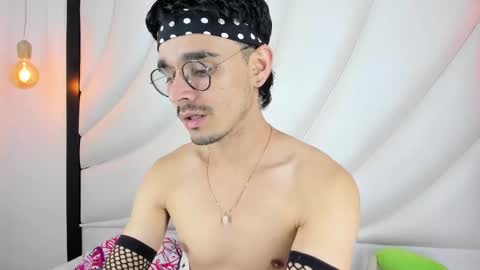 Snapshot of hugo_cooper chatting on 03.05.25 HUGO online show from 03.05.25