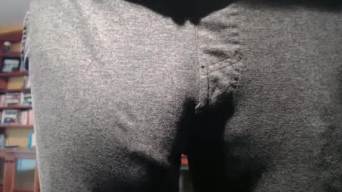 Snapshot of hung_hot_fit10 chatting on 02.01.25 Big uncut cock dripping online show from 02.01.25