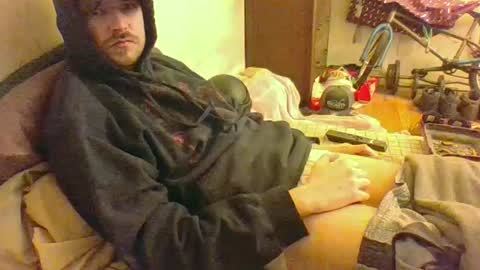 Snapshot of hungsubbb chatting on 10.11.25 Boi online show from 10.11.25