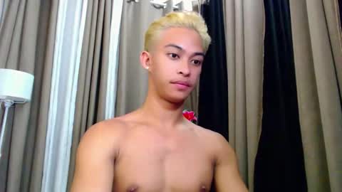 Snapshot of hunk_edward chatting on 06.11.26 hunk_edward online show from 06.11.26