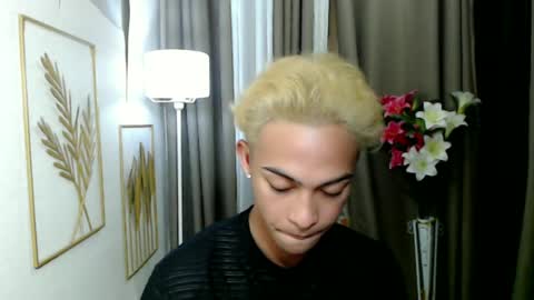 Snapshot of hunk_edward chatting on 06.15.26 hunk_edward online show from 06.15.26