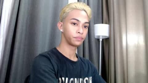 Snapshot of hunk_edward chatting on 06.18.26 hunk_edward online show from 06.18.26