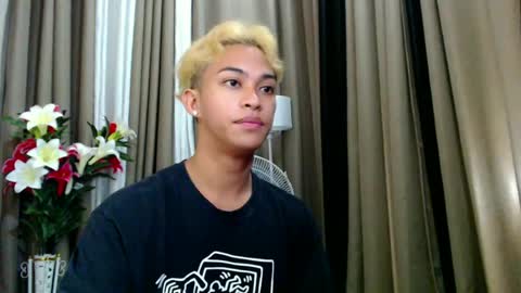 Snapshot of hunk_edward chatting on 06.25.26 hunk_edward online show from 06.25.26
