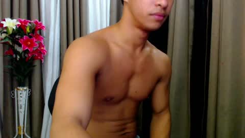 Snapshot of hunk_edward chatting on 07.14.26 hunk_edward online show from 07.14.26