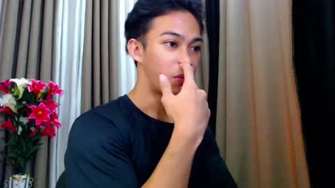 Snapshot of hunk_edward chatting on 07.19.26 hunk_edward online show from 07.19.26