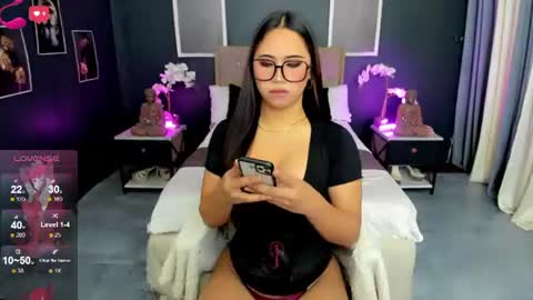 Snapshot of hunterxhuntress chatting on 08.03.26 HELLO HANNAH IS BACK online show from 08.03.26
