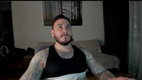 Snapshot of huntyourheart94 chatting on 01.28.25 huntyourheart94 online show from 01.28.25