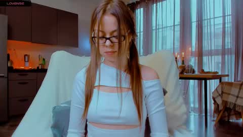 Miley. PVT open i have extra prices on nude show  online show from 02.10.25