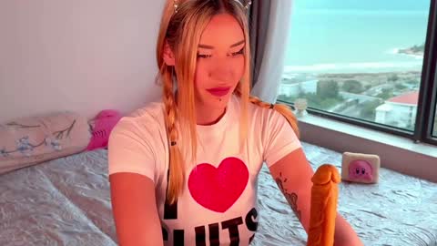 Your submissive lady 3 online show from 01.16.25