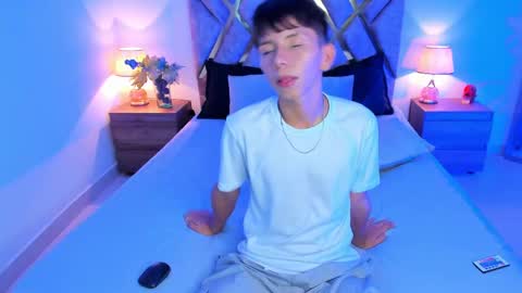 Son Hyunjin online show from 10.17.25