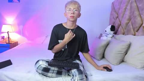 Son Hyunjin online show from 01.12.26