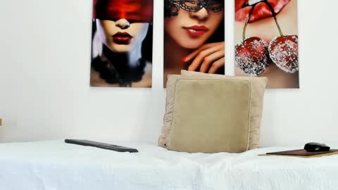 The Dolls online show from 01.31.25