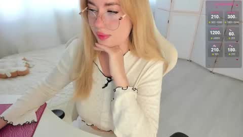 Snapshot of i_want_you_eva chatting on 09.11.25 HiI am  EvaPVT is open  online show from 09.11.25