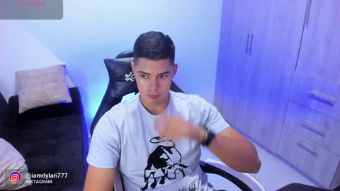 Dylan  independent model  online show from 02.02.25