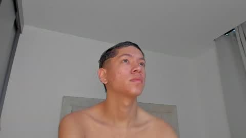 Snapshot of iamjulian_ chatting on 04.21.26 Juliiiiian online show from 04.21.26