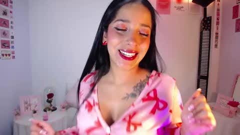 Snapshot of iamroxanne chatting on 05.17.26 Camila online show from 05.17.26