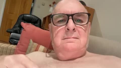 Snapshot of ian53a chatting on 01.18.25 ian53a - mature UK man for same online show from 01.18.25