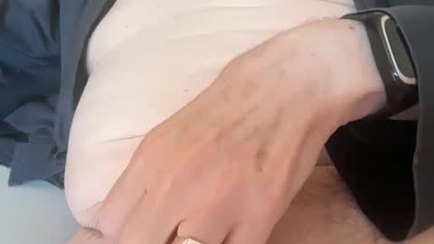 Snapshot of ian53a chatting on 09.27.25 ian53a - mature UK man for same online show from 09.27.25