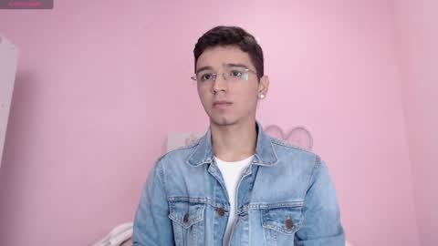 Snapshot of ian_castillo_ chatting on 12.10.24 IAN CASTILLO online show from 12.10.24