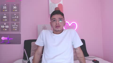 Snapshot of ian_castillo_ chatting on 12.16.24 IAN CASTILLO online show from 12.16.24