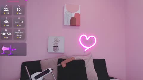 Snapshot of ian_castillo_ chatting on 12.21.24 IAN CASTILLO online show from 12.21.24