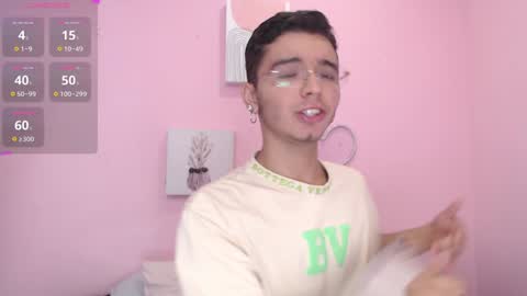 Snapshot of ian_castillo_ chatting on 12.30.24 IAN CASTILLO online show from 12.30.24