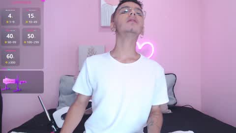 Snapshot of ian_castillo_ chatting on 12.31.24 IAN CASTILLO online show from 12.31.24