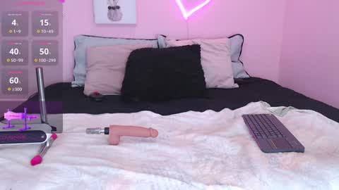 Snapshot of ian_castillo_ chatting on 01.08.25 IAN CASTILLO online show from 01.08.25