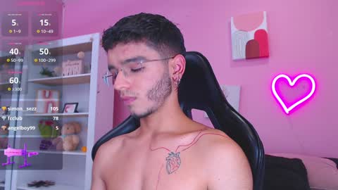 Snapshot of ian_castillo_ chatting on 02.07.25 IAN CASTILLO online show from 02.07.25