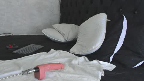 Snapshot of ian_castillo_ chatting on 02.15.25 IAN CASTILLO online show from 02.15.25