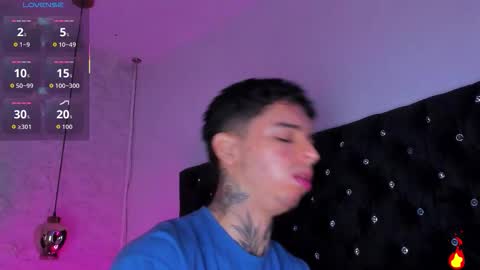 Snapshot of ian_castillo_ chatting on 10.03.25 IAN CASTILLO online show from 10.03.25