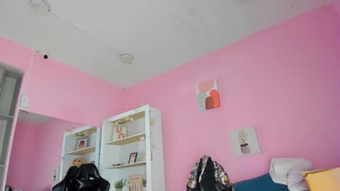 Snapshot of ian_castillo_ chatting on 10.27.25 IAN CASTILLO online show from 10.27.25