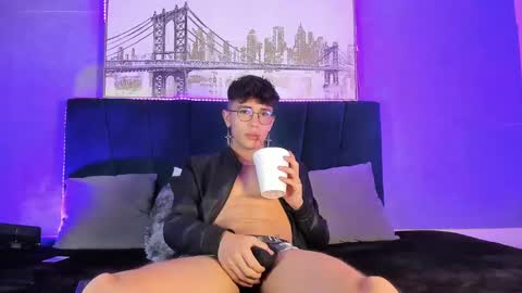 Snapshot of ianwayne_ chatting on 12.11.24 Andrew online show from 12.11.24