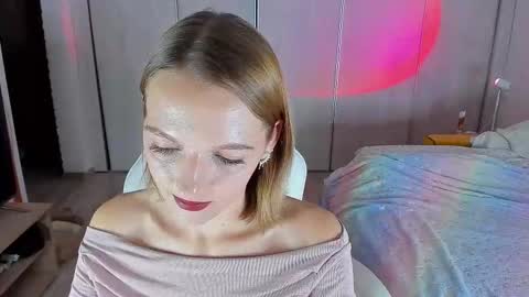 Snapshot of ice_pixie chatting on 11.13.25 Nana online show from 11.13.25