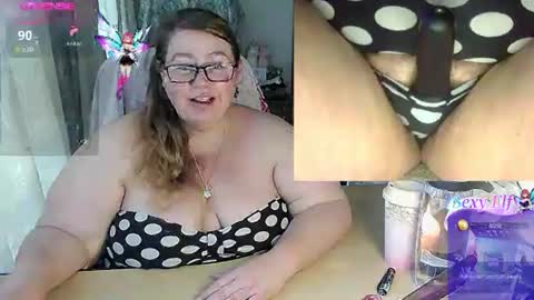 Snapshot of iceprincess2bad4u chatting on 12.08.24 Iceprincess2bad4u online show from 12.08.24