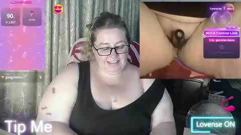 Snapshot of iceprincess2bad4u chatting on 01.25.25 Iceprincess2bad4u online show from 01.25.25