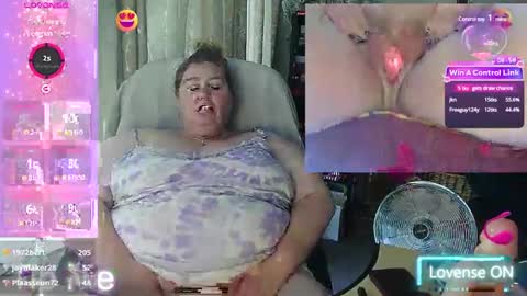 Snapshot of iceprincess2bad4u chatting on 01.26.25 Iceprincess2bad4u online show from 01.26.25