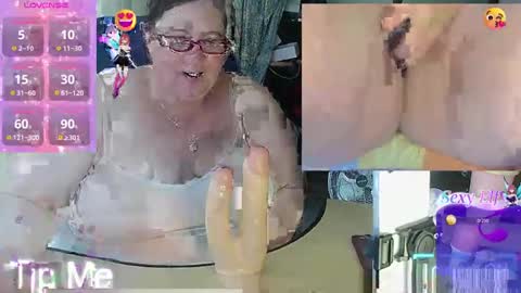 Snapshot of iceprincess2bad4u chatting on 02.15.25 Iceprincess2bad4u online show from 02.15.25