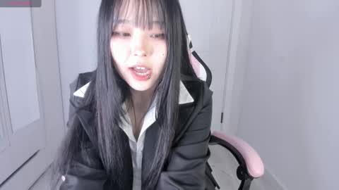 Hitomi   online show from 02.19.25