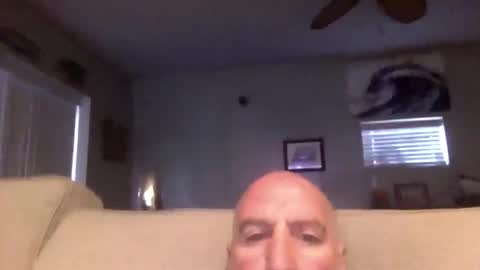 Snapshot of icumming chatting on 04.18.26 icumming online show from 04.18.26