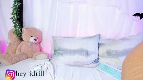 Snapshot of idriill chatting on 10.13.25 idrill online show from 10.13.25