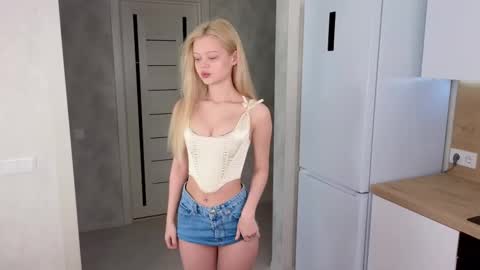 Lisa online show from 02.22.25