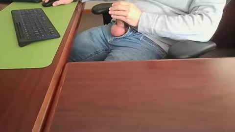 Snapshot of ifuk1stdate chatting on 12.09.24 Hung office Stud online show from 12.09.24