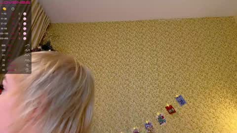 Emmy  help me reach 100 thumbs up online show from 12.25.24