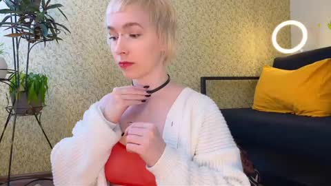 Emmy  help me reach 100 thumbs up online show from 02.18.25