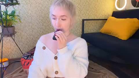 Emmy  help me reach 100 thumbs up online show from 03.10.25